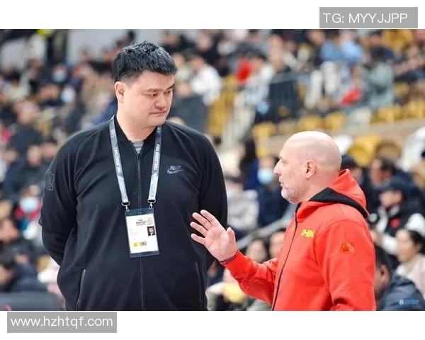 姚明在直播中认错字引发热议网友纷纷调侃其书法水平与篮球技艺的对比